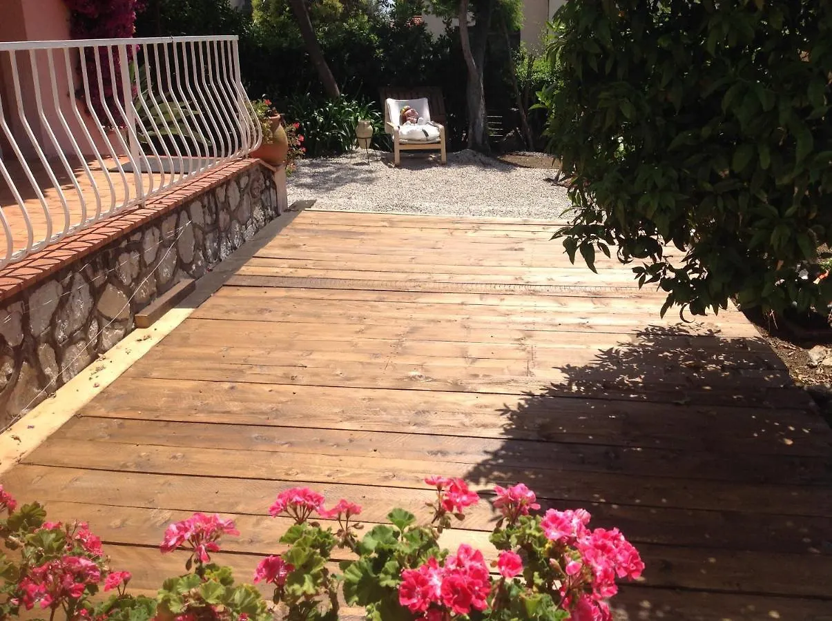 Rez De Jardin Villa Cagnes Sur Mer. Apartment